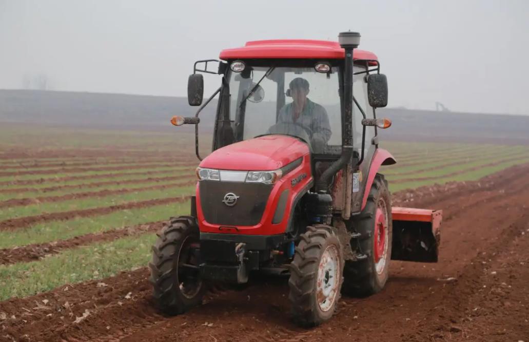 The application of SMC mould on tractor